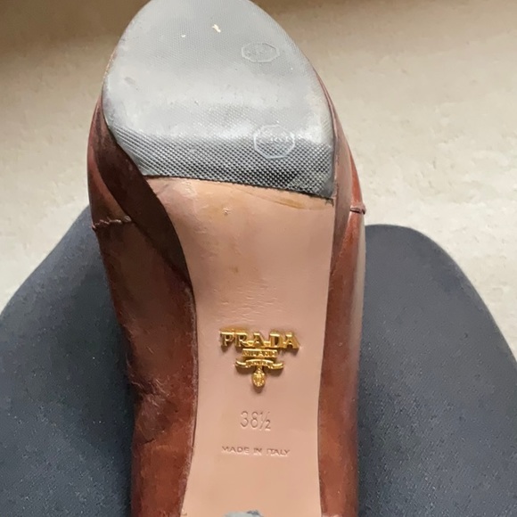 Brown Prada boots with slight elevation. - Picture 4 of 5